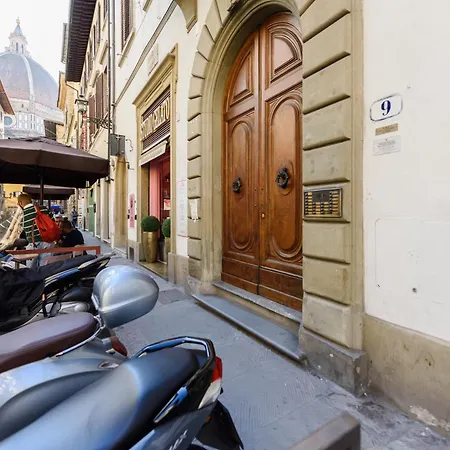 Cozy & Charming Florentine Hideaway By Oteego * Florence